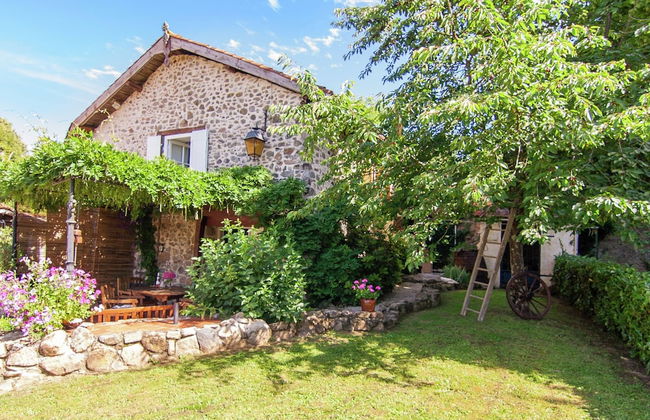 Romantic Cottage With Shared Swimming Pool - Photo 74