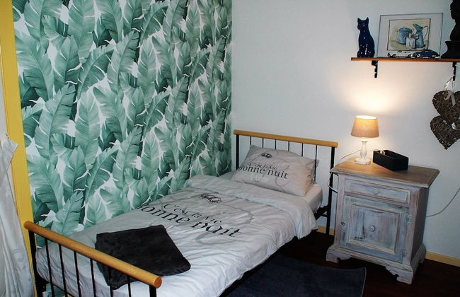 Romantic Cottage With Shared Swimming Pool - Photo 10