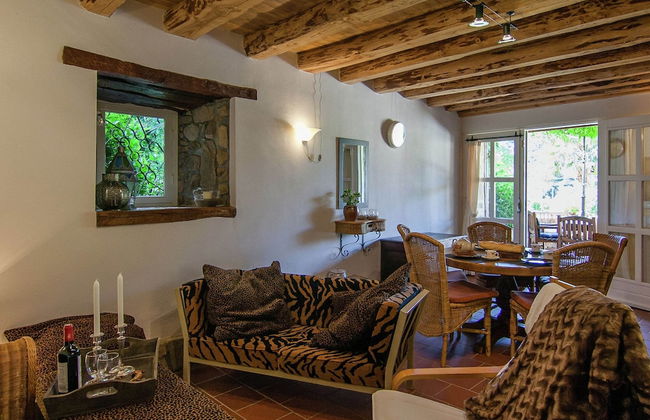 Romantic Cottage With Shared Swimming Pool - Photo 26