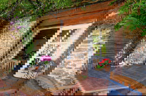 Foto 41 - Romantic Cottage With Shared Swimming Pool