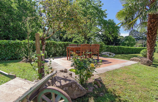 Romantic Cottage With Shared Swimming Pool - Photo 42