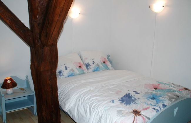Romantic Cottage With Shared Swimming Pool - Photo 6