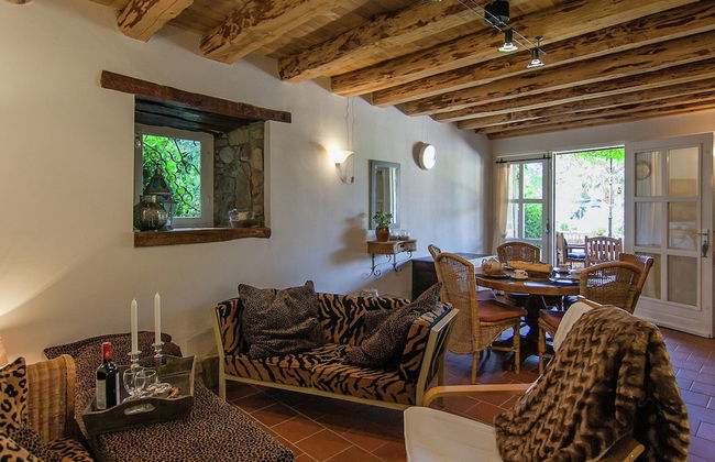 Romantic Cottage With Shared Swimming Pool - Photo 30