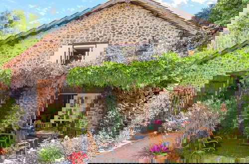 Photo 61 - Romantic Cottage With Shared Swimming Pool
