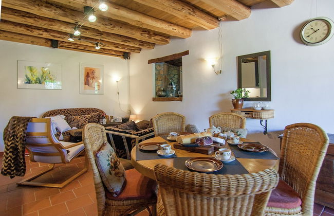 Romantic Cottage With Shared Swimming Pool - Photo 57