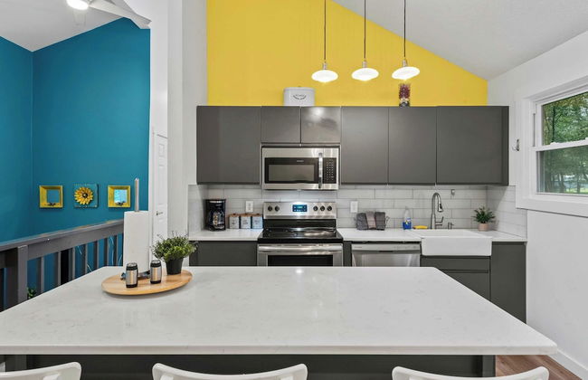 Trail House by Avantstay Walk to Creek + Deck - Photo 10