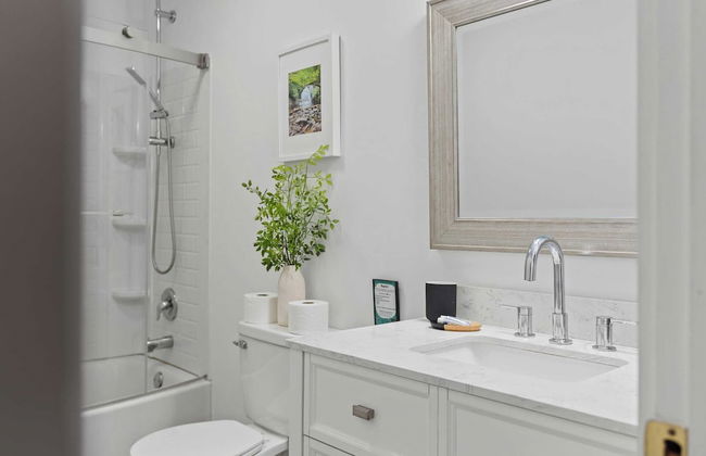 Trail House by Avantstay Walk to Creek + Deck - Photo 26