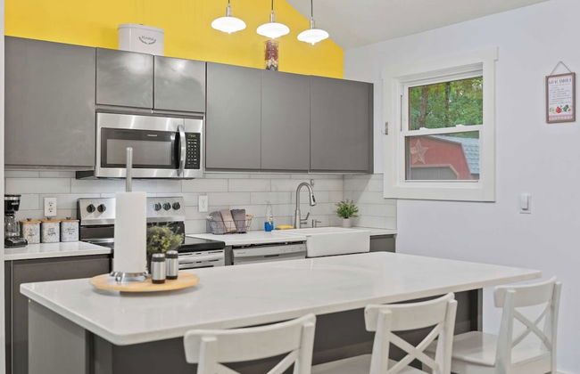 Trail House by Avantstay Walk to Creek + Deck - Photo 11