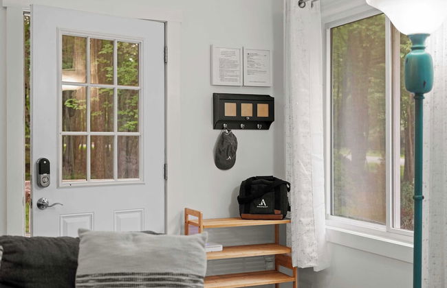 Trail House by Avantstay Walk to Creek + Deck - Photo 4