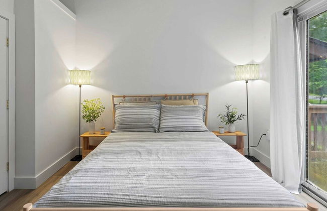 Trail House by Avantstay Walk to Creek + Deck - Photo 17