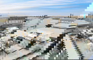 Photo 3 - Velvet Sand I by Avantstay Steps to Newport Beach Private Rooftop w/ Outdoor Kitchen & Hot Tub!