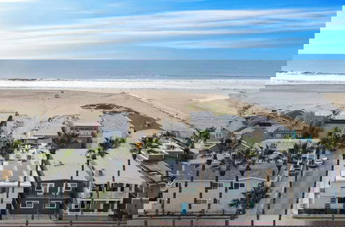 Photo 2 - Velvet Sand Buyout by Avantstay Steps to Newport Beach Sleeps 22