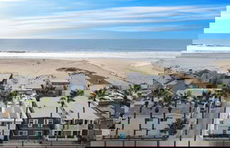 Photo 2 - Velvet Sand Buyout by Avantstay Steps to Newport Beach Sleeps 22