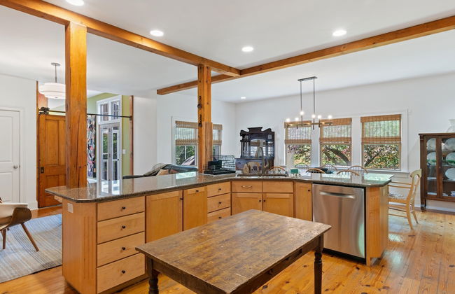 Beautiful Home on a Quiet Lot, Sleeps 14, Treehouse & Game Room! - Foto 12