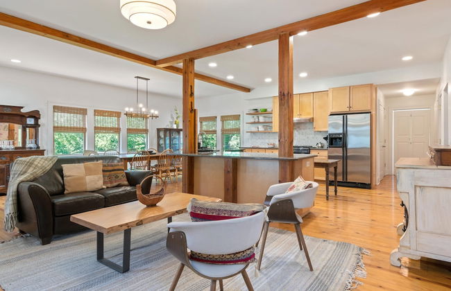 Beautiful Home on a Quiet Lot, Sleeps 14, Treehouse & Game Room! - Foto 32