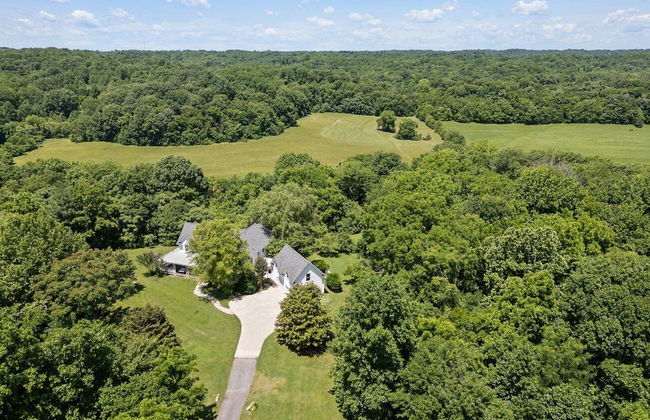 Beautiful Home on a Quiet Lot, Sleeps 14, Treehouse & Game Room! - Foto 28