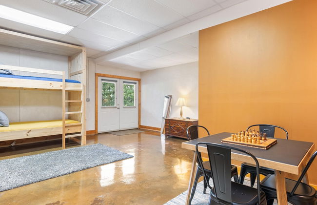 Beautiful Home on a Quiet Lot, Sleeps 14, Treehouse & Game Room! - Foto 5
