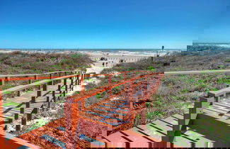 Foto 3 - Beachfront Complex w/ 2 Pools, Tennis Gulf Views Rise N Beach by Avantstay