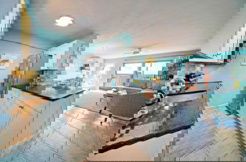 Foto 37 - Beachfront Complex w/ 2 Pools, Tennis Gulf Views Rise N Beach by Avantstay