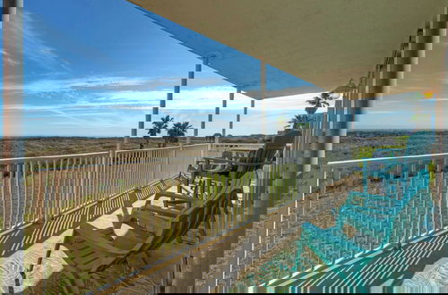 Foto 52 - Beachfront Complex w/ 2 Pools, Tennis Gulf Views Rise N Beach by Avantstay