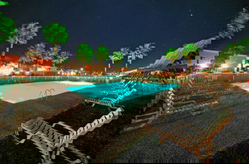 Foto 41 - Beachfront Complex w/ 2 Pools, Tennis Gulf Views Rise N Beach by Avantstay