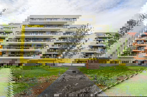 Foto 1 - WestSide Garden Apartments by Urbanrent