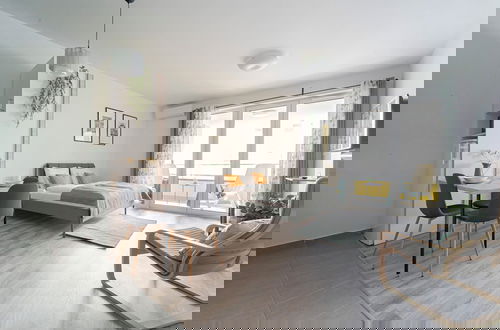 Foto 5 - WestSide Garden Apartments by Urbanrent