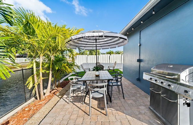 Peaceful 5BR -waterway Views & Private Heated Pool - Photo 12