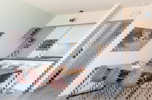 Foto 8 - Modern Apartment With Frontal Sea-view