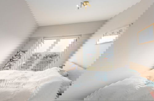 Foto 5 - Modern Apartment With Frontal Sea-view