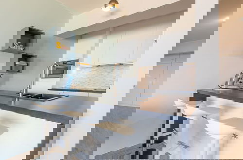 Foto 9 - Modern Apartment With Frontal Sea-view
