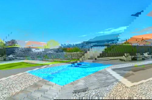 Foto 14 - Villa Dreamin With Heated Pool & Hot Tub