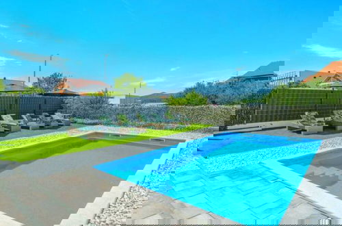 Foto 23 - Villa Dreamin With Heated Pool & Hot Tub