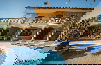 Foto 1 - Alluring Holiday Home in Girona With Swimming Pool