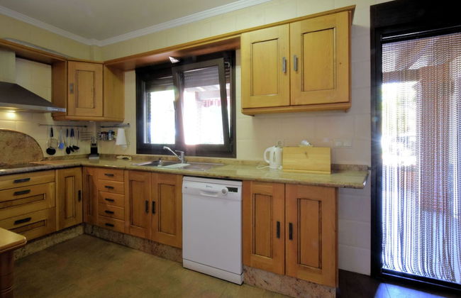 Independent Villa With Private Pool on an Estate in Sayalonga Costa del Sol - Foto 2