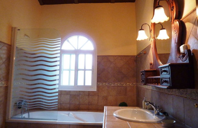 Detached Rural and Rustic House With a Private Swimming Pool - Foto 11