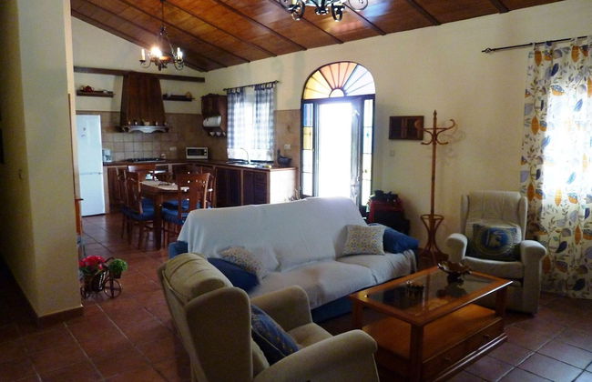 Detached Rural and Rustic House With a Private Swimming Pool - Foto 5