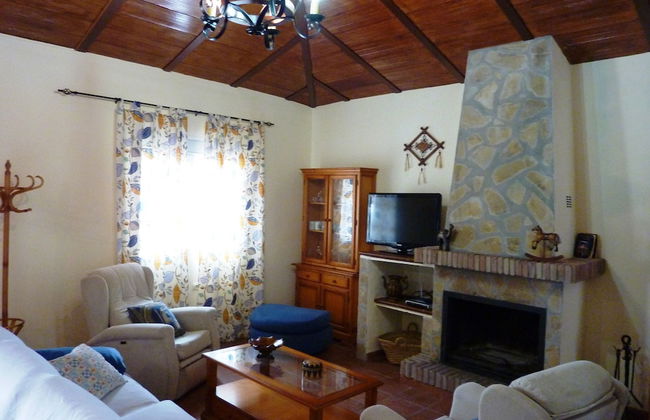 Detached Rural and Rustic House With a Private Swimming Pool - Foto 4