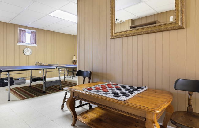 Deck w/ Forest Views, Ping Pong Blue Ridge Mtn Escape Ash Vale by Avantstay - Foto 3