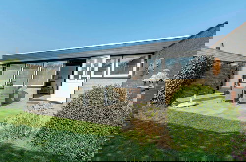 Foto 14 - Attractive Bungalow With Modern Furnishings