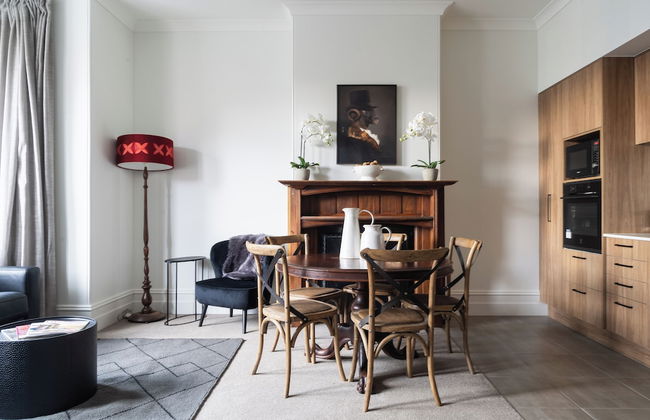 Luxury Apartment on Stuart Street - Photo 9