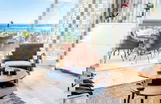Foto 2 - Beachy Apartment w Pool Ocean Views Beach Steps