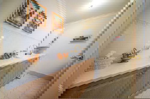 Foto 9 - Glenelg Beach Stylish 2 Story Townhouse Sea View