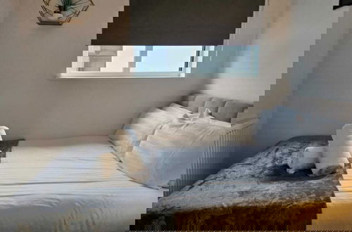 Foto 3 - Cozy Liverpool Apartment With 2 Bedrooms