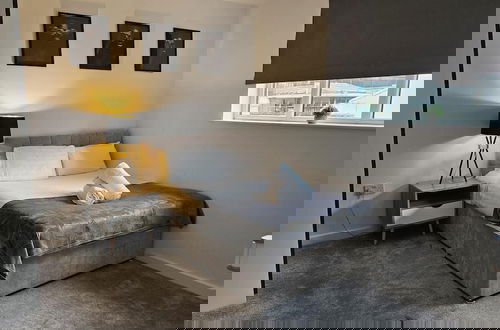 Foto 4 - Cozy Liverpool Apartment With 2 Bedrooms