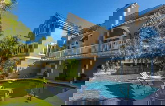 Foto 3 - 28 Beachwood West by Avantstay Close to Beach, Multiple Decks & Private Pool!