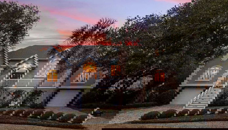 Foto 1 - 28 Beachwood West by Avantstay Close to Beach, Multiple Decks & Private Pool!