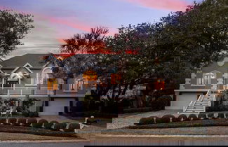 Foto 1 - 28 Beachwood West by Avantstay Close to Beach, Multiple Decks & Private Pool!