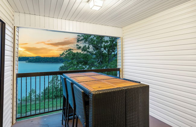 Lakefront Oasis Amazing Views! - Photo 12