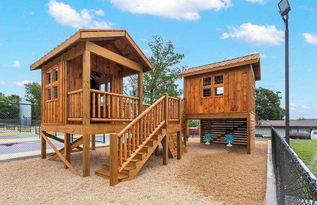 Lakefront Oasis Amazing Views! - Photo 22